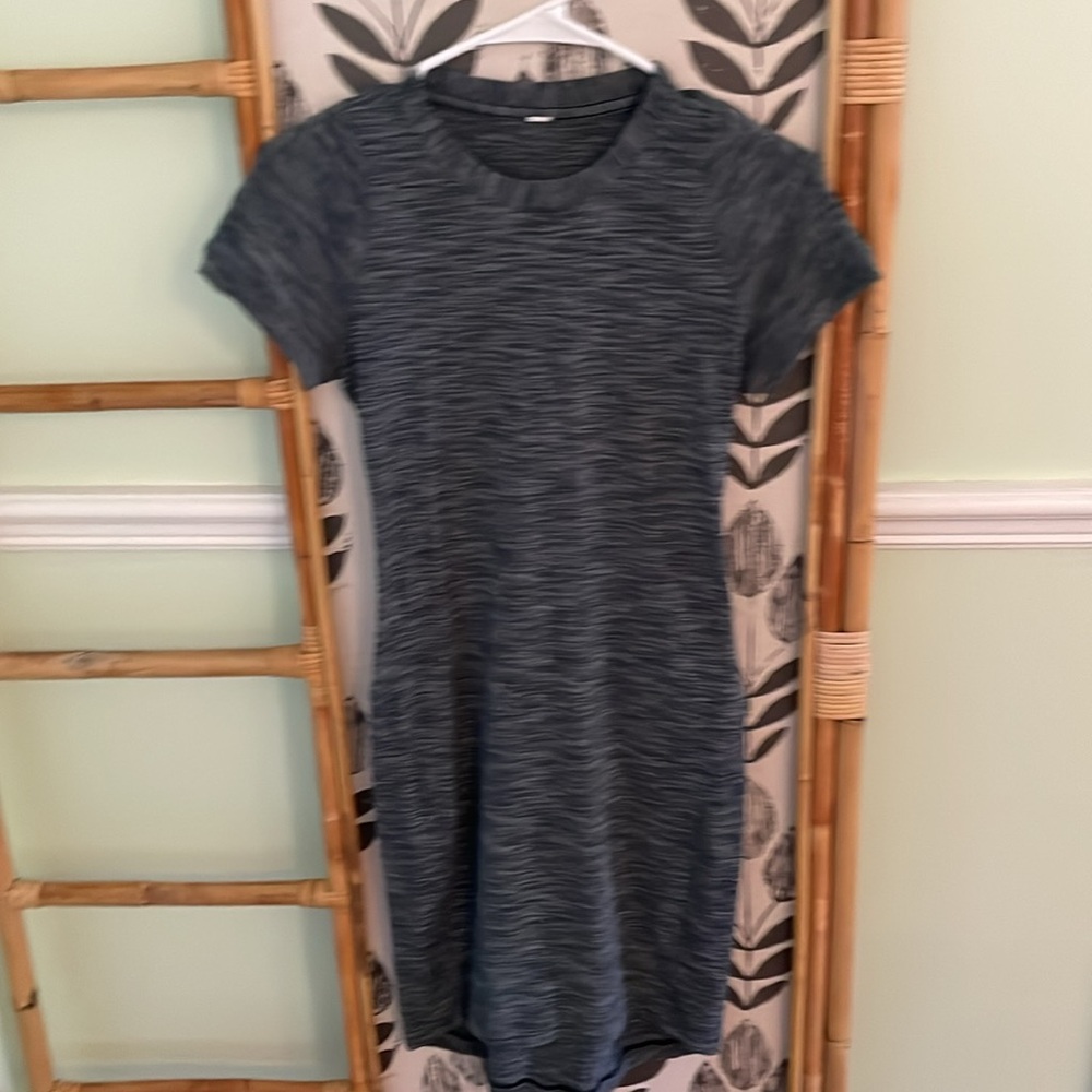 EUC OLDER LULULEMON STYLE GO WHERE TO ALBERTA LAKE SHORT SLEEVE DRESS SIZE 2